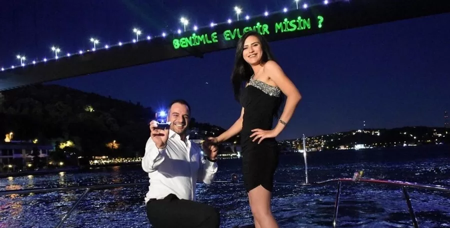 Teknede Evlenme Teklifi