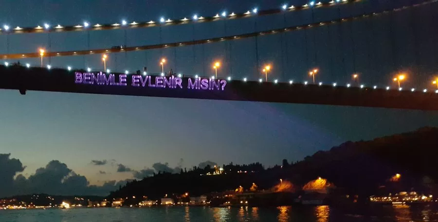 Boğazda Sürpriz Evlenme Teklifi