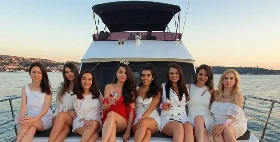 Teknede Bekarlığa Veda Partisi
