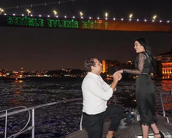 Yatta Lazerli Evlenme Teklifi